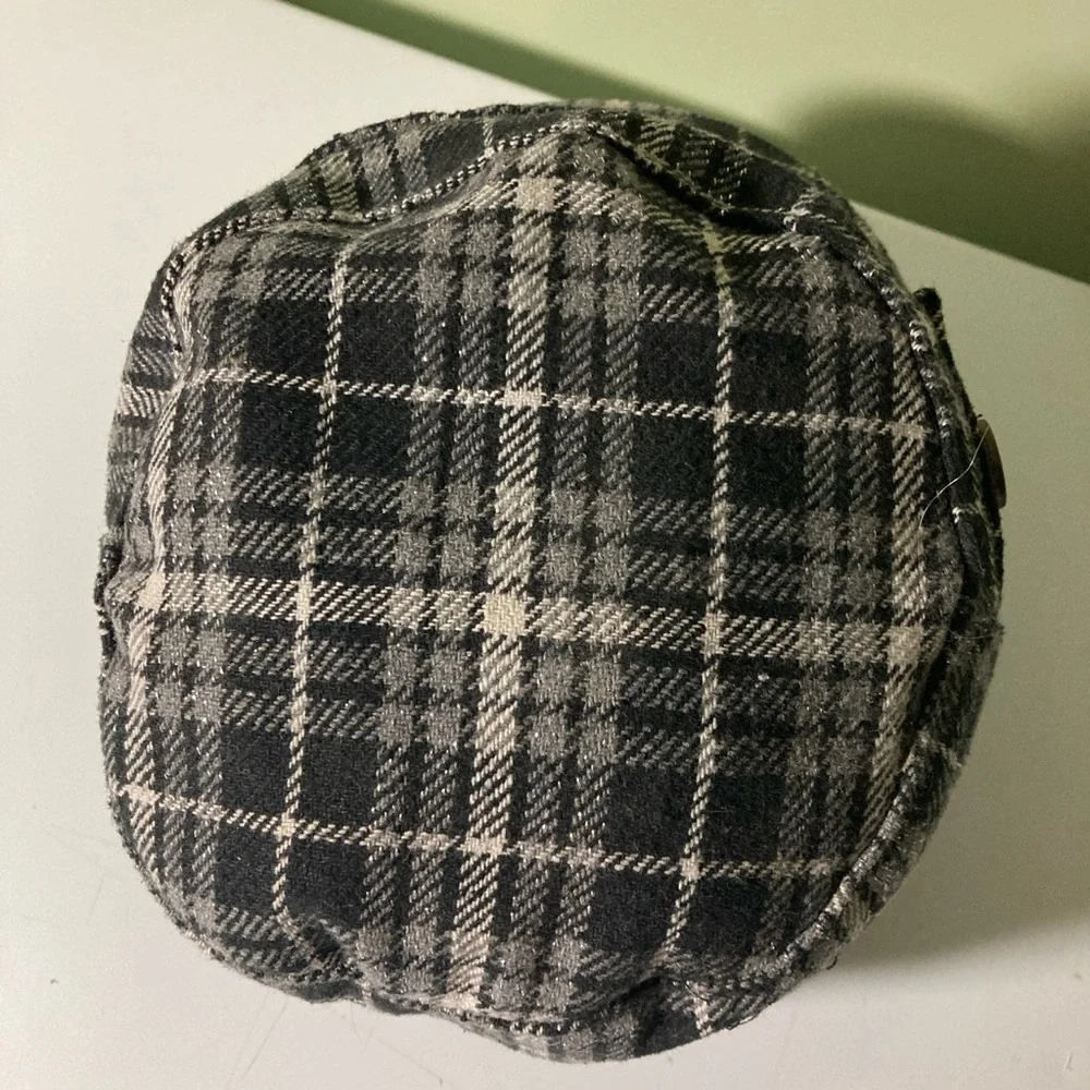 Stylish Black and White Plaid Cap - Picture 5 of 7